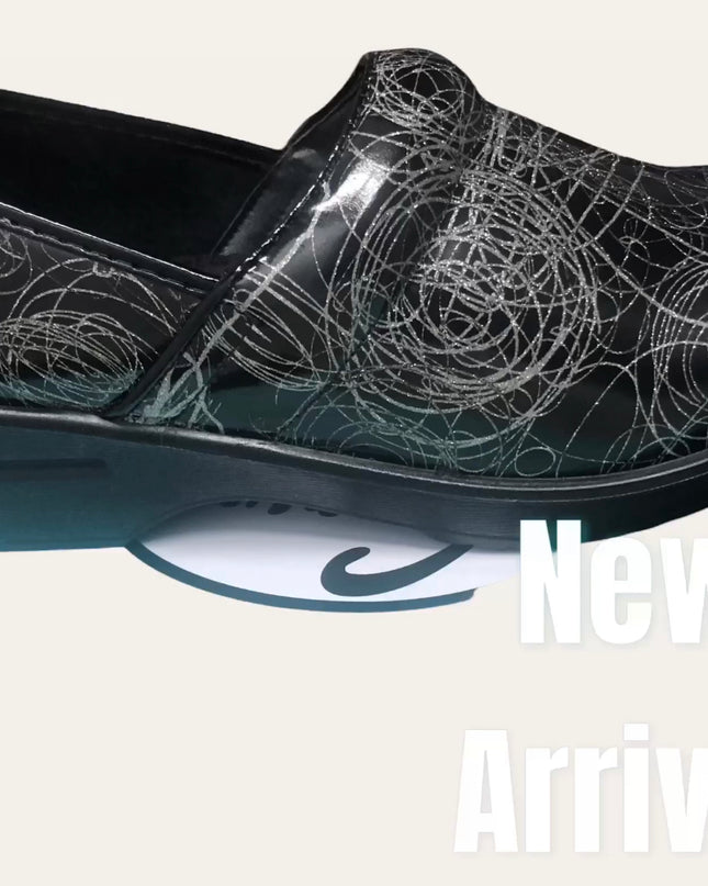 BLACK NURSING CLOGS