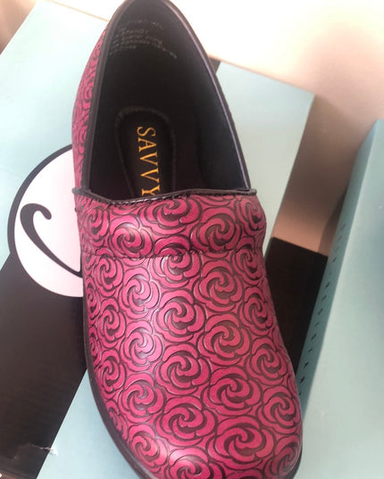 Nursing shoes Tooled Berry