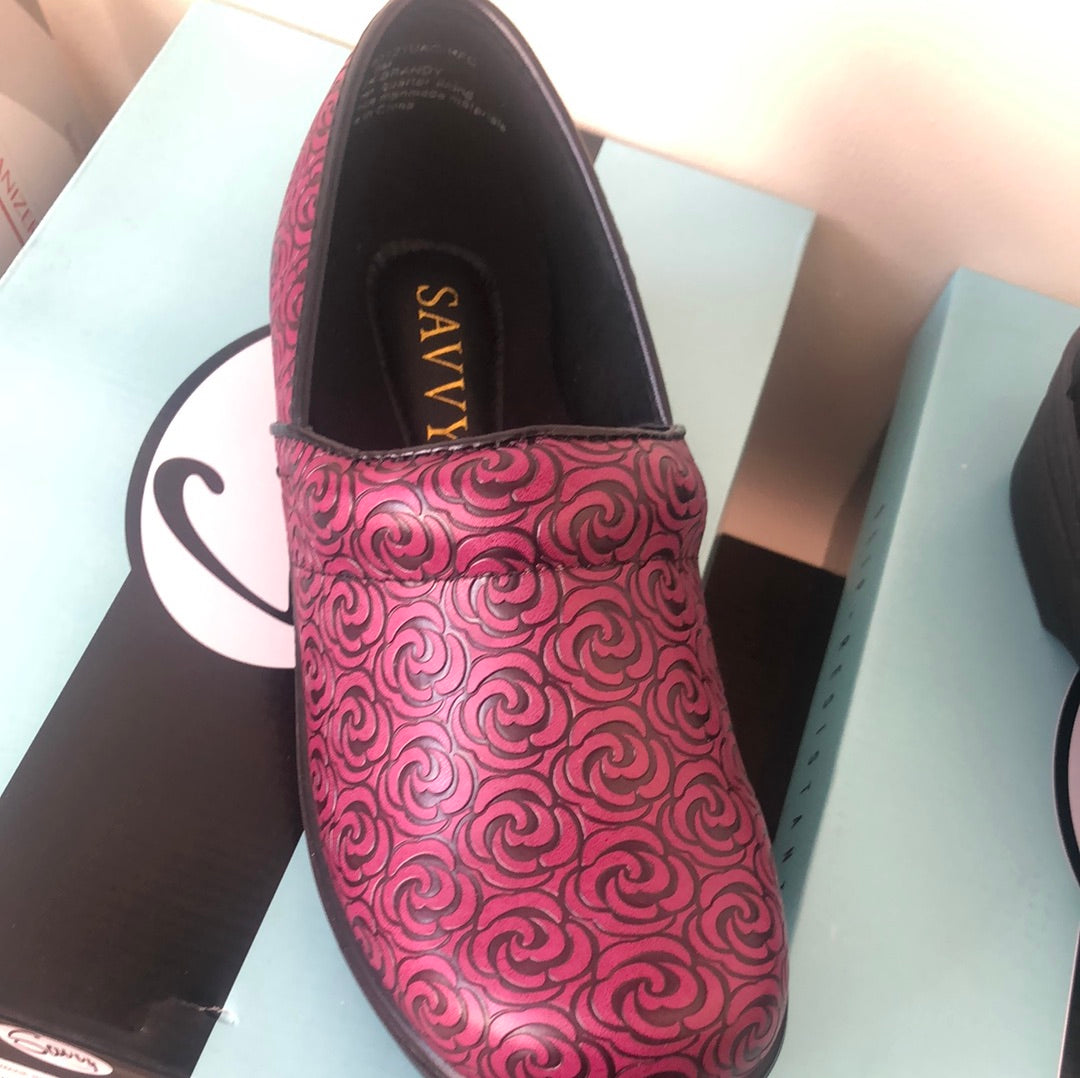 Nursing shoes Tooled Berry